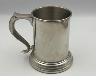 Caneca de cerveja vintage Reed & Barton 316 com base de vidro e estrutura em estanho prateado.