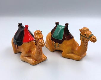 Set de camellos de cerámica pintados a mano para el Belén Vintage (juego de 2).