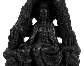 Duża azjatycka figurka Quan Yin z rzeźbionego kamienia do groty 1 Podpisana?