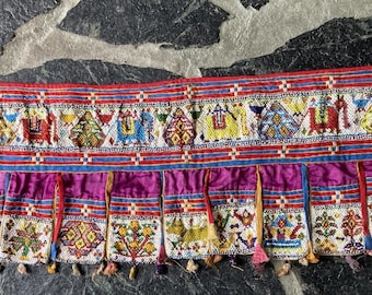 Antyczna, zabytkowa sztuka ludowa Gujarat, koralikowa lambrekin do drzwi Toran