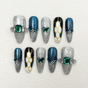 Green Gem Press On Nails｜Luxury Nail Art｜Silver Chrome Nails | Press on Nail Sets | Reusable Nails | Handmade Acrylic Press on Nails