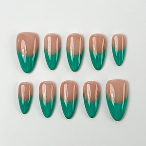 Green French Tip Press On Nails｜Short Almond Nails｜Simple Elegant Look | Press on Nail Sets | Reusable Acrylic Nails | Handmade Nails