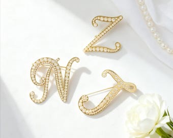 Broche com letra, broche com inicial, broche vintage elegante com letra, broche com letra para buquê de noiva, broche de esmalte com alfabeto, presente personalizado para o Dia dos Namorados