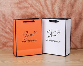 Bolsa de regalo de cumpleaños personalizada: nombre y mensaje personalizados, acabado mate de lujo.