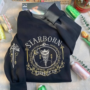 Starborn Light It Up 刺繍入りパーカー、Crescent City スウェットシャツ、House of Earth and Blood シャツ、SJM グッズ、booish ギフト