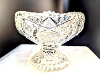 Cuenco pequeño de compota de caramelo con pedestal, antiguo, de principios del siglo XX, de vidrio prensado, 3 3/4" de alto, raro