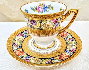 Juego de taza y platillo Demitasse, raro juego de taza de té alemana de porcelana con incrustaciones de oro y flores en relieve de Thomas Bavaria