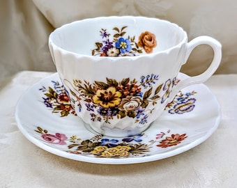 Juego de taza y platillo de porcelana inglesa Aynsley Vintage Mixed Bouquet Floral Summertime, ideal para fiestas en el jardín o el Día de la Madre.
