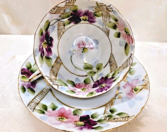 Taza de té y platillo antiguos de cáscara de huevo fina pintada a mano, de 1800, con diseño floral rosa/morado, EUC