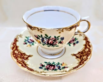Taza de té y platillo vintage Colclough con banda amarilla y flores, con rosas doradas y volutas