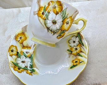 Juego de taza de té y platillo vintage Royal Albert con petunia amarilla, pintado a mano con motivos florales bohemios