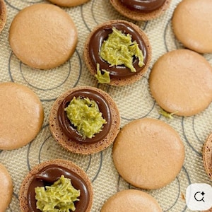 Macarons Dubai chocolate