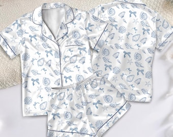 Conjunto de pijama de cetim Ocean Life, pijama de cetim com conchas e oceano, roupa de dormir náutica para mulheres, conjunto de pijama combinando com estampa de conchas azuis