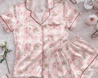 Satijnen pyjama met kerstprint, kerstpyjama, kerstpyjama, kerstpyjama, kerstpyjama, kerstpyjama, kerstpyjama