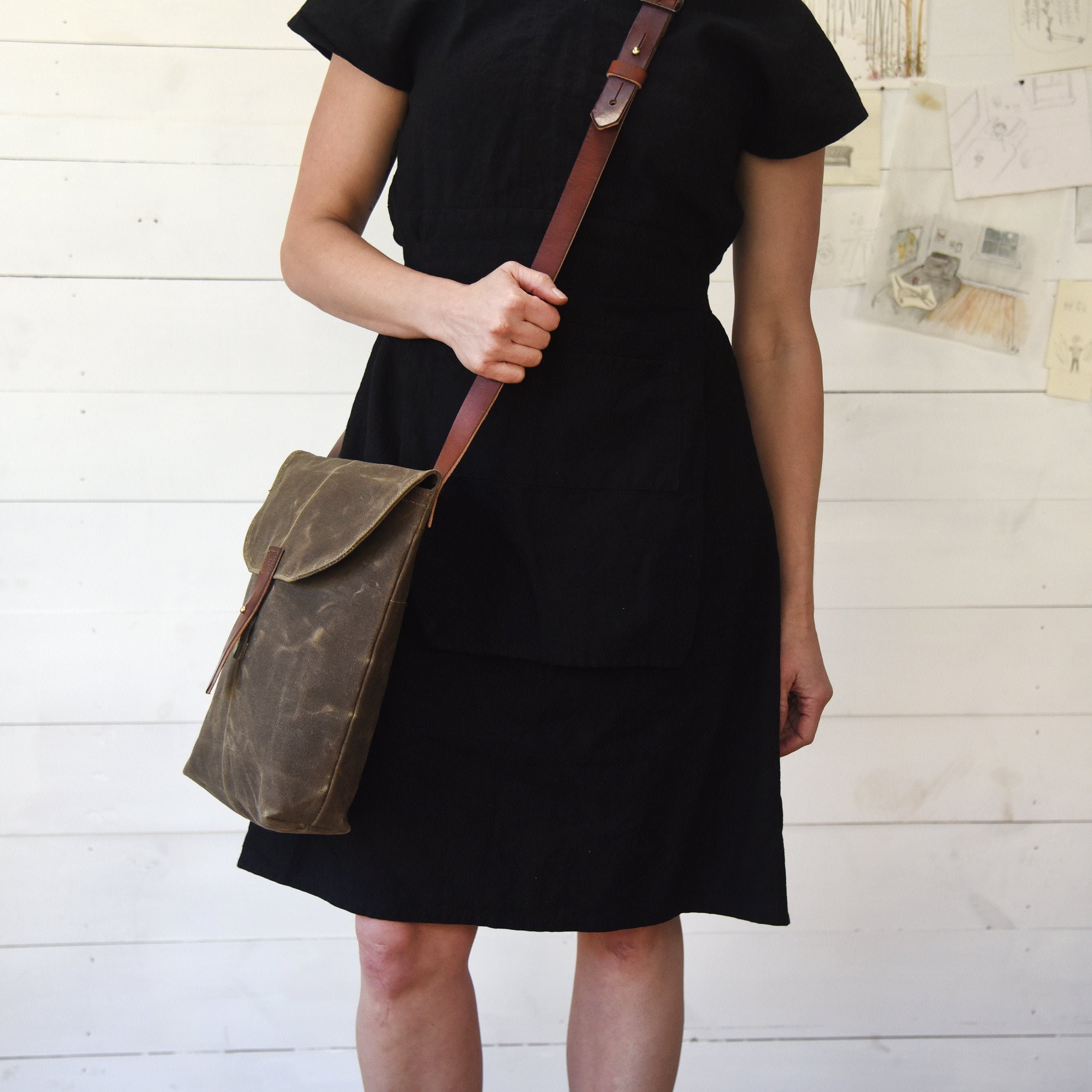 David Jones - Women's Round Crossbody Bag - Small PU Leather Rigid