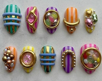 Unghie finte fatte a mano / Estetica Pop-Art Candy / Strisce colorate 3D, ornamenti in gelatina e cerchi dorati