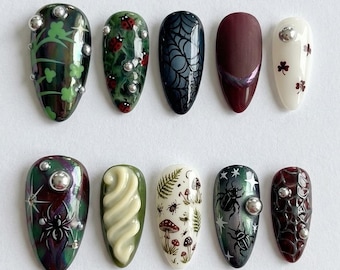 Uñas postizas hechas a mano / Estética de bosque encantado / Set de arte con setas, mariquitas, escarabajos ciervo y telarañas pintadas a mano