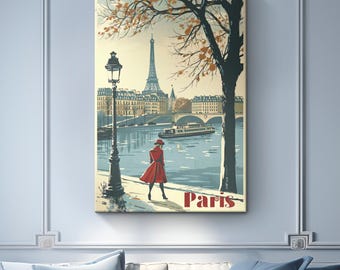 Puede incluir: Un cartel de viaje vintage con una mujer con un abrigo rojo caminando por el río Sena en París, Francia. La Torre Eiffel es visible en el fondo. El cartel dice "París".