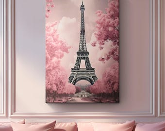 Puede incluir: Una imagen en blanco y negro de la Torre Eiffel en París, Francia. La torre está rodeada de árboles de cerezo en flor de color rosa.