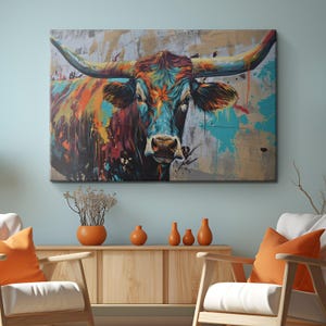 Kolorowy rysunek Longhorn na płótnie „Prismatic Pastures” | Texas Longhorn Wall Art | Western Cattle Art | Współczesny wystrój rancza dzikiej przyrody