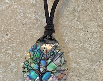 Paua-schelp levensboom ketting, met koperdraad gewikkelde hanger, suède koord (16-20")