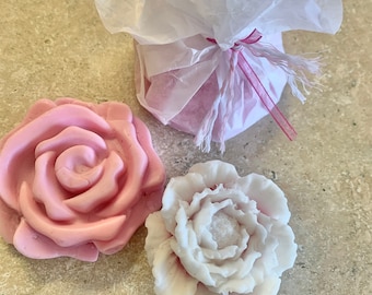 Soap Handmade Goat milk. Peony fragrance. Light pink soaps. Sold individually. Can choose gift wrapping. Fragrance is a pleasant floral.