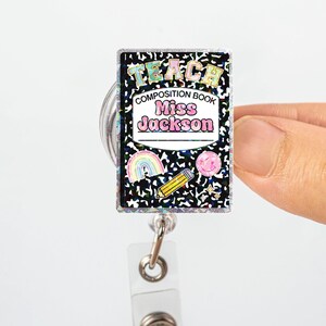 Bobine d'insigne holographique pour livre de composition d'enseignement - Porte-carte d'identité rétractable avec nom personnalisé pour les enseignants, Miss Jackson, le personnel de la classe ou de l'école