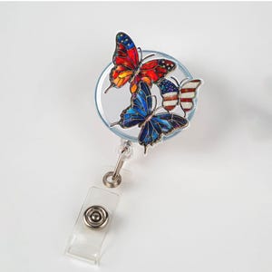 Bobine d'insigne papillon patriotique - Support pour carte d'identité rouge blanc bleu brillant, joli clip rétractable pour infirmières, idée cadeau travail du 4 juillet