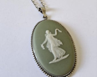 Pingente Dancing Hours em jaspe verde Wedgwood