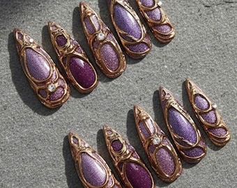 Paarse gotische pers op nagels, metallic lavendel chroomnagels, 3D gouden lijstnagels, stiletto pers op nagels, luxe handgemaakte valse nagels