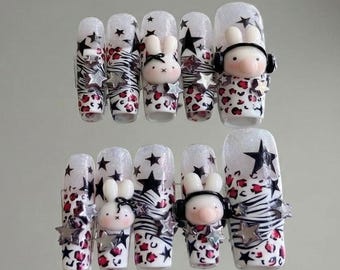 Miffy plaknagels | Schattige konijnennagelset | Kawaii 3D-nagels | Nagels met zwarte sterren en luipaardprint | Japanse Harajuku-stijl