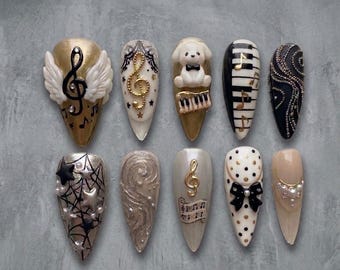 Luxe muziekpers op nagels, pianonagelset, goudzwarte elegante nagels, 3D-acrylnagels
