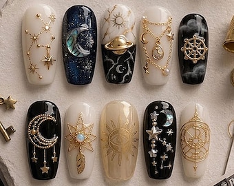 Hemelse pers op nagels, Zodiac Moon Star-nagels, zwart-witte mystic-nagelset, gouden charme Aura-nagels, handgemaakte luxe acrylnagels
