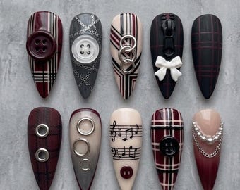 Bourgondische geruite pers op nagels, muzieknoot nagelset, coquette goth-nagels, 3D-bedel acrylnagels
