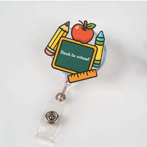 Bobine de badge pour la rentrée scolaire pour enseignants, porte-carte d'identité rétractable avec un design pomme et crayon, joli clip pour cordon pour la salle de classe, idée cadeau pour enseignant