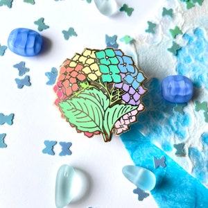 Regenbogen PRIDE Hortensie Elegant Süß • Japanische Ajisai Sommer Blume • Emaille Pin