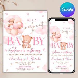 Puede incluir: Invitación rosa para baby shower con un osito de peluche sosteniendo globos. La invitación dice "We can bearly wait BABY Ariana is on the way" e incluye detalles del evento. Una invitación a juego se muestra en un smartphone.