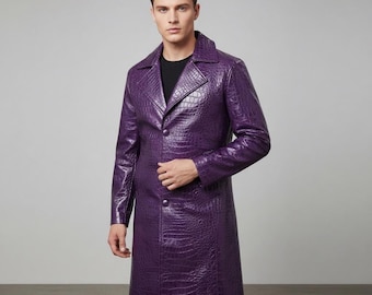 Gabardina de piel sintética con textura de cocodrilo morada hecha a mano