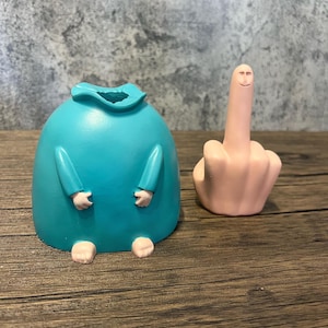 Funny Smiling Middle Finger Statue, Novelty Resin Finger Sculpture Decor, Fun Gift,Quirky Middle Finger Hand Figurine for Table Office Decor