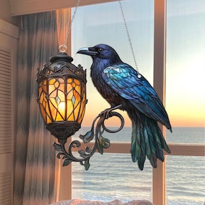 Gothic Rabe auf Laterne Suncatcher Acryl, Halloween Krähe auf Lampenverzierung, Halloween Krähe auf Lampe, Halloween Dekor für Dark Academia Home