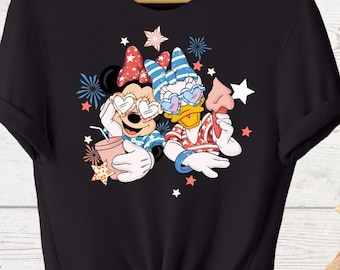 Camiseta divertida de Minnie y Daisy de EE. UU., camisetas patrióticas de Minnie y Daisy, regalo de Disney de EE. UU., camiseta vintage de Minnie y Daisy del 4 de julio, camiseta patriótica de Disney.