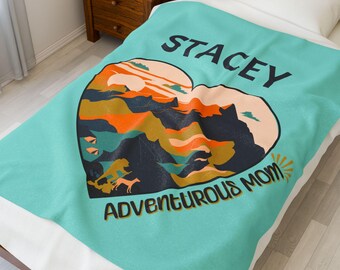 Manta personalizada para el Día de la Madre, manta para mamá aventurera, regalo personalizado para senderismo con nombre, manta de felpa de terciopelo para mamá amante de la naturaleza, manta para acampar