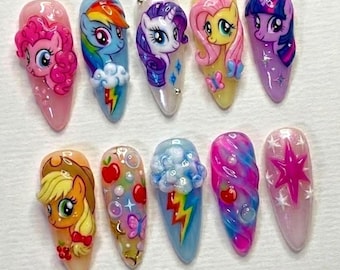 My Little Pony Drücken Sie auf die Nägel | Kawaii Pastell Stiletto Nägel | 3D Regenbogen Pony Motiv Nägel | Handgemalte Gel Nägel | Y2K Cartoon Nägel