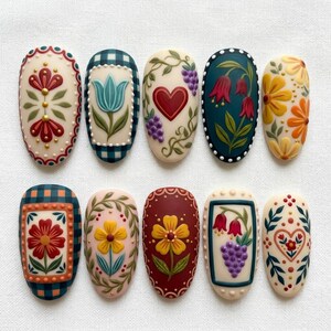 Florale Kunst-Kunstnägel zum Aufkleben, 3D-Tulpenherz-Gingham-Nageldesign, Vintage-Cottagecore-Blumennägel, handgefertigte, wiederverwendbare künstliche Nägel