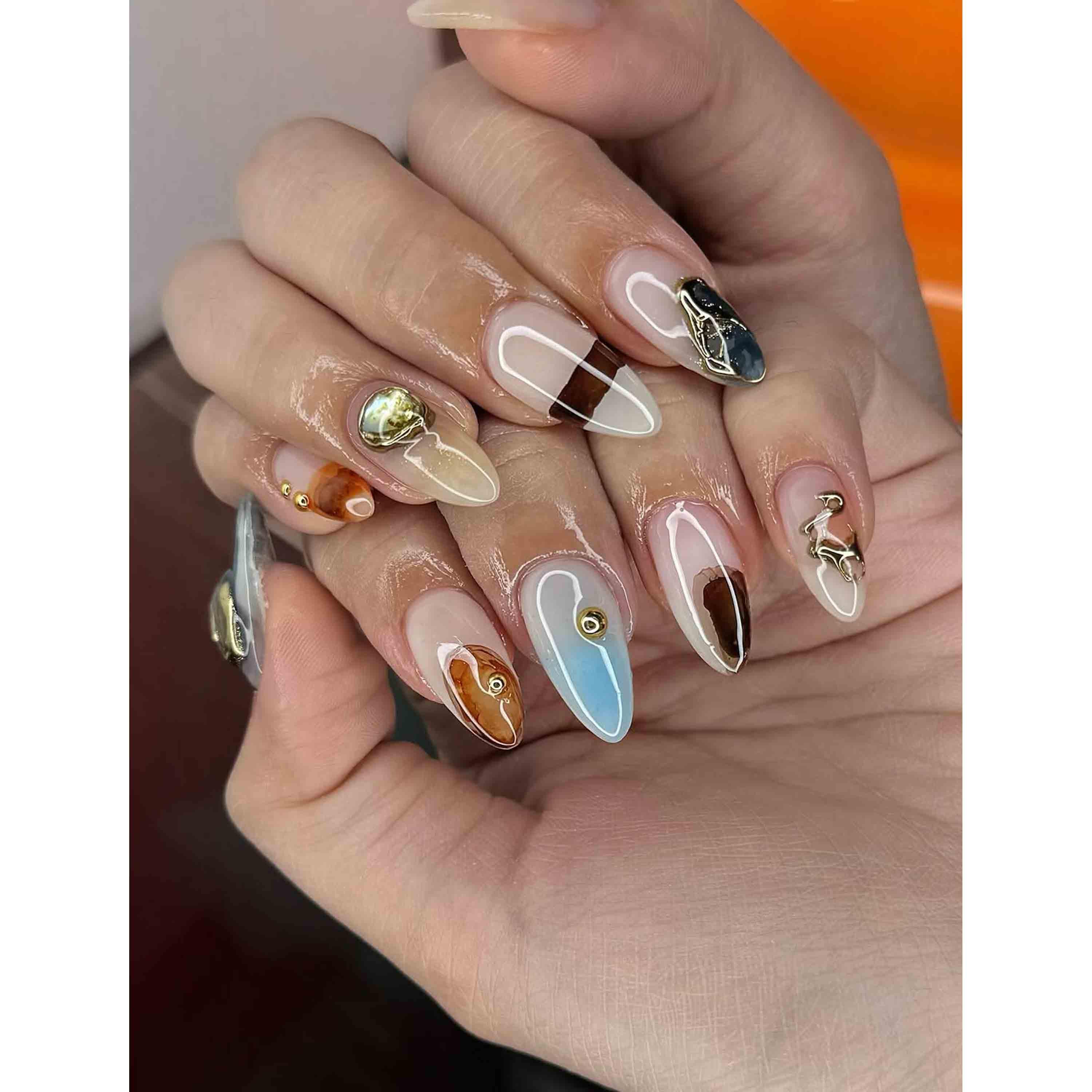 Shimmering Pearl Accents for Summer Nails