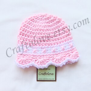 Crochet baby girl hat - Crochet baby hat - Sweet Pink/White flower Baby Girl Hat - Newborn photo prop - Baby girl shower gift