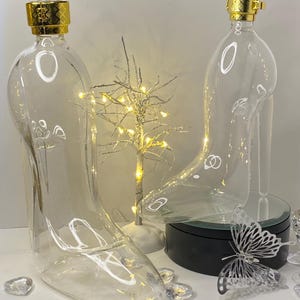 Elegante glazen karaf met hoge hak – Glamoureuze decoratieve fles met kristallen stop Uniek cadeau voor haar, barwagen, kaptafel