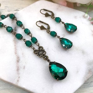 Emerald Green Women&#39;s Teardrop Necklace and Earring Set, Elegant Beaded Jewelry, Vintage Style, Mother of the Bride, Prom, Formal Dance