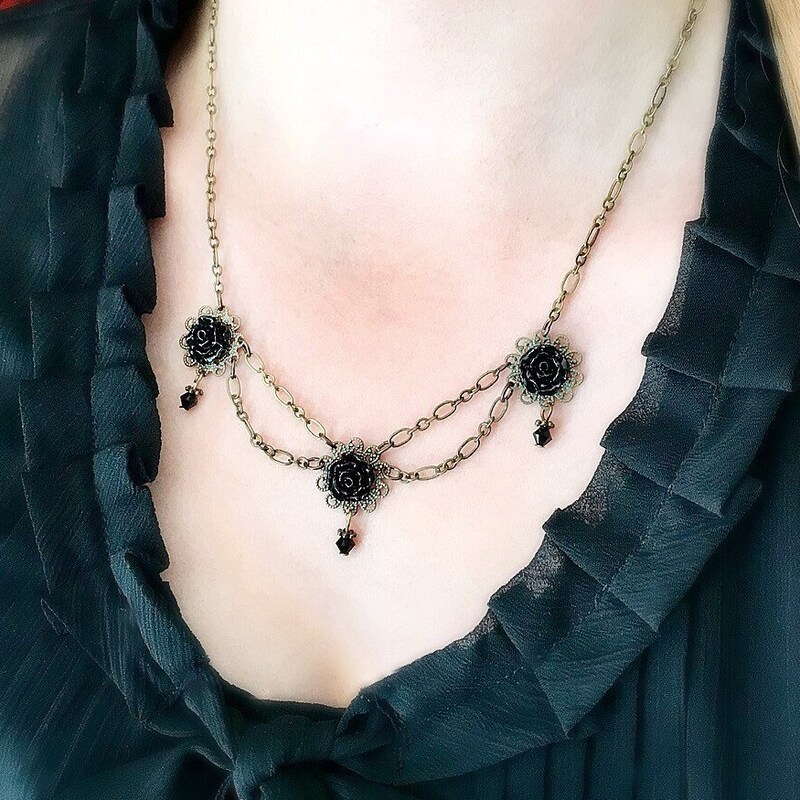 Necklace Rose & Noirs
