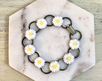 Daisy Flower Bracelet: Vintage Style Floral Link, 7 Inch Wrist